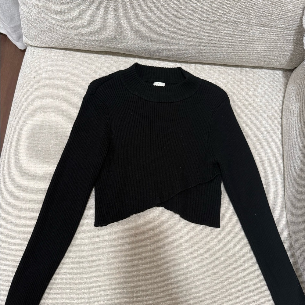 Large Black Ribbed knit Long Sleeve Crop Top